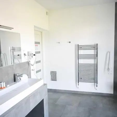 Bella Zastan Sauna & Jacuzzi Villa *